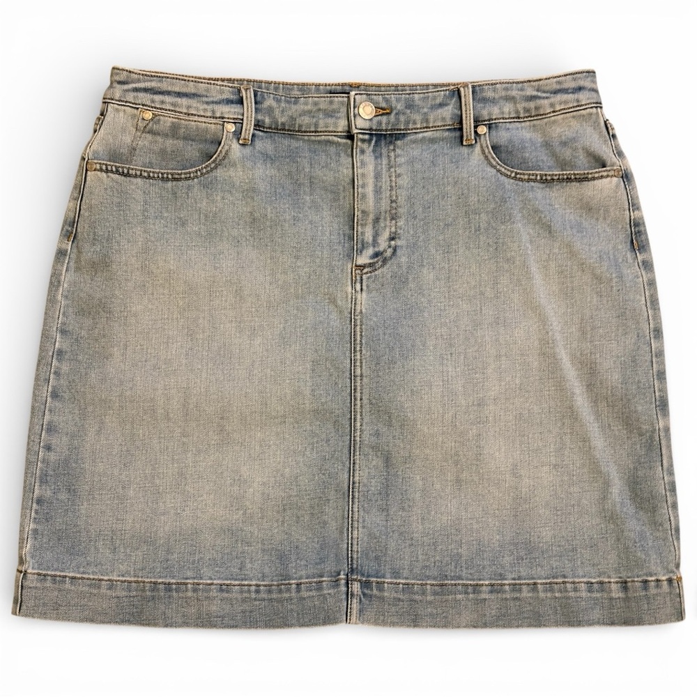 NWOT Talbots Amalfi Light Wash Denim Skirt | Classic Chic | Summer Staple - Picture 4 of 9